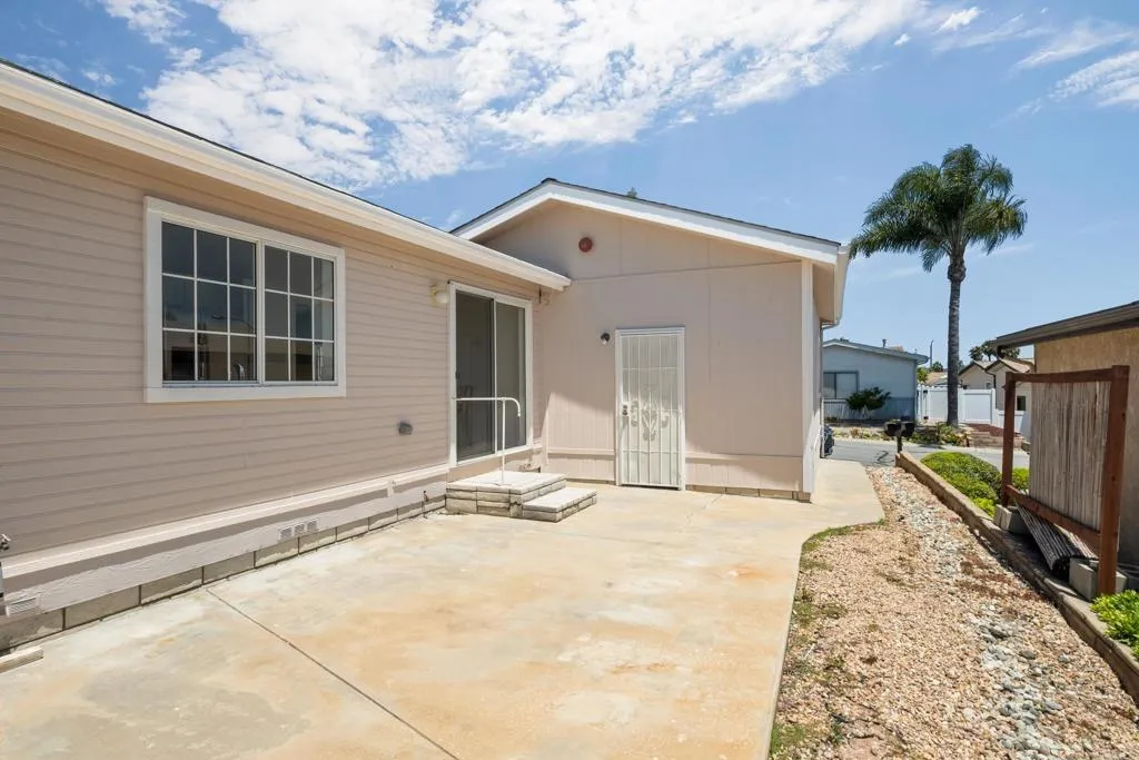 https://cdn.realtyfeed.com/cdn/127/306472344/52d8f0fd0a414efe1178d5f9f21b1ad3.webp