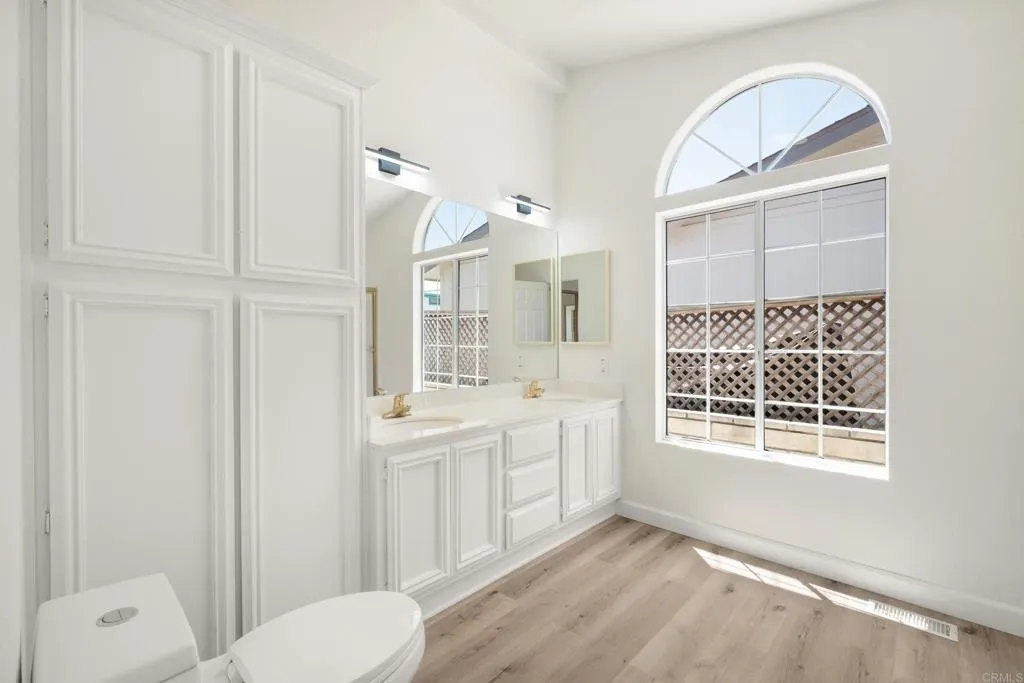 https://cdn.realtyfeed.com/cdn/127/306472344/55f09bbf44d4d5c026bb0170ce0ada68.webp