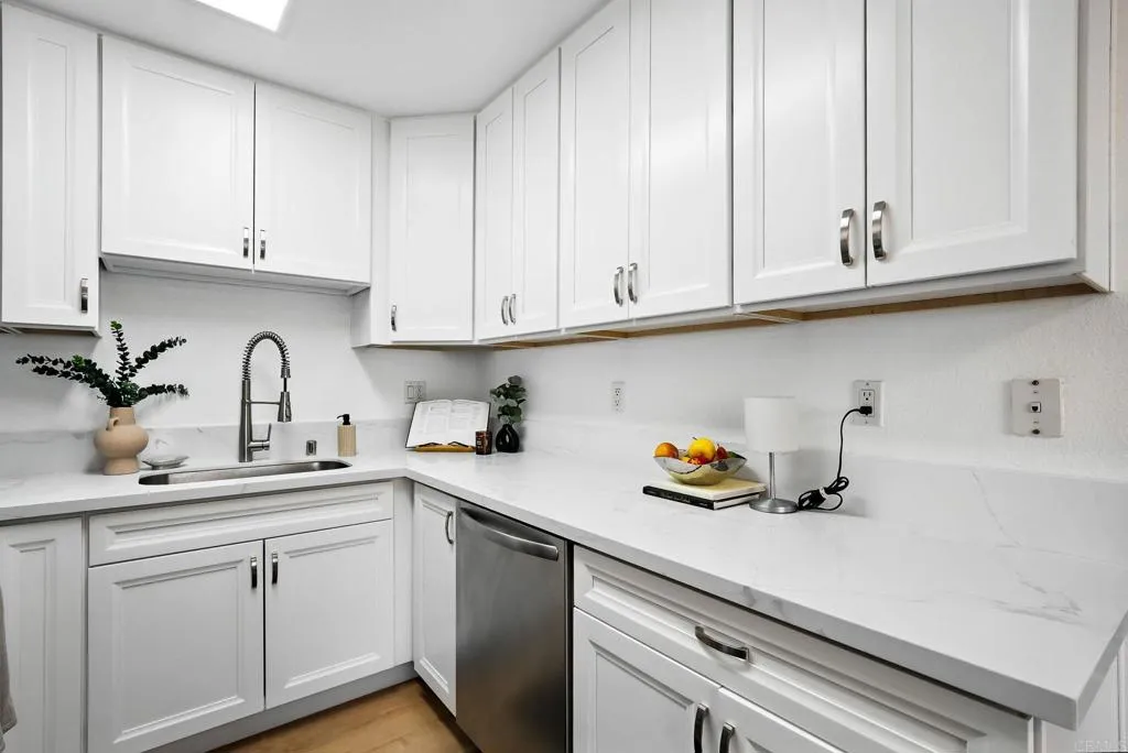 https://cdn.realtyfeed.com/cdn/127/306472386/97874167f8901bc8273894796037b207.webp