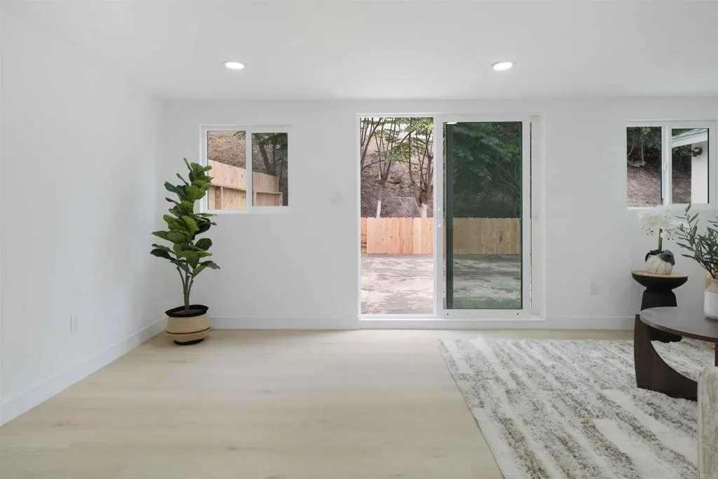 https://cdn.realtyfeed.com/cdn/127/306472430/c48389cd172247fa0983975d0111c0ec.webp