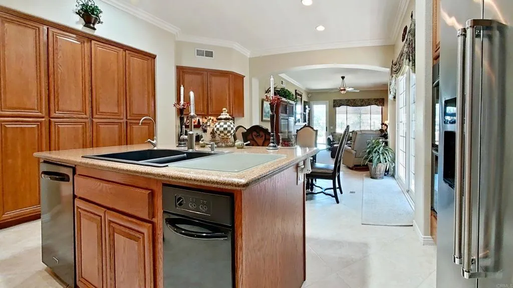https://cdn.realtyfeed.com/cdn/127/306472826/8ebabccc7aeddc993c1ffedf9f3f8561.webp