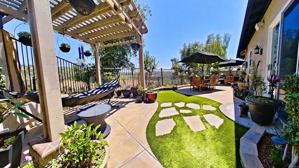 https://cdn.realtyfeed.com/cdn/127/306472826/f7f8ebc01ed1b64129f80c7e0e9f30d8.webp