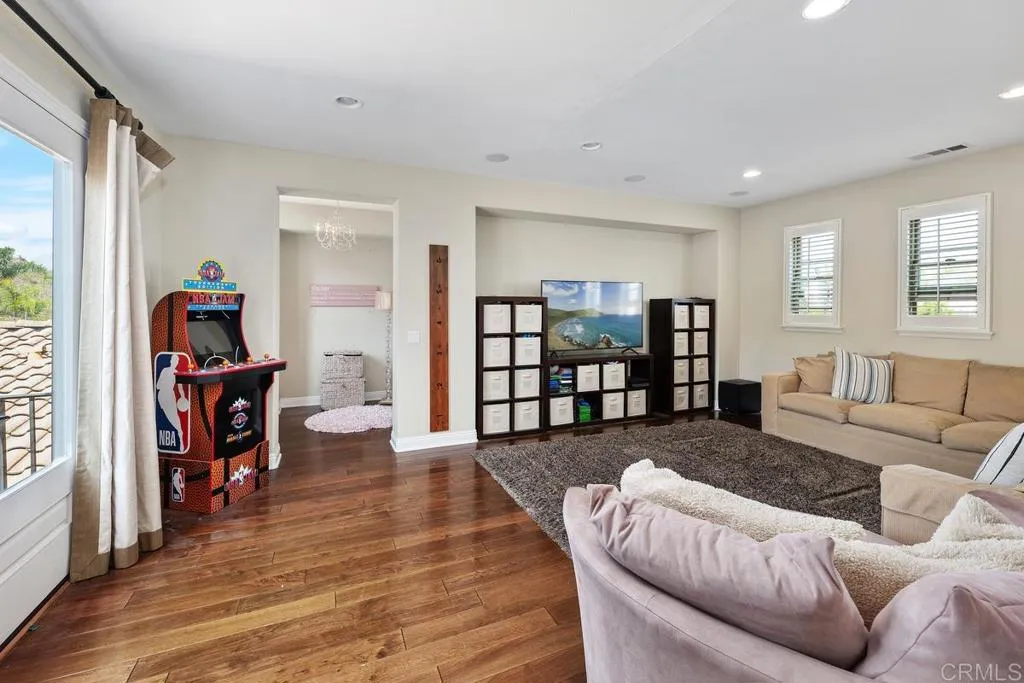 https://cdn.realtyfeed.com/cdn/127/306472969/2a343163ef0b5a35feac8b455999aedb.webp