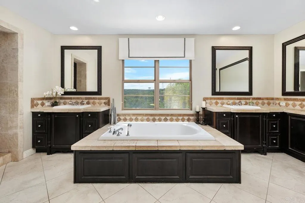 https://cdn.realtyfeed.com/cdn/127/306472969/6208e6a7b1ba4e027f67742a14835e29.webp