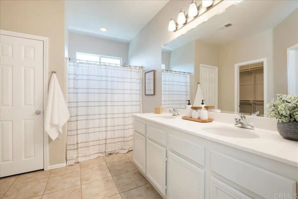 https://cdn.realtyfeed.com/cdn/127/306473193/56134e4d59c8acff8d4db058feea6b09.webp