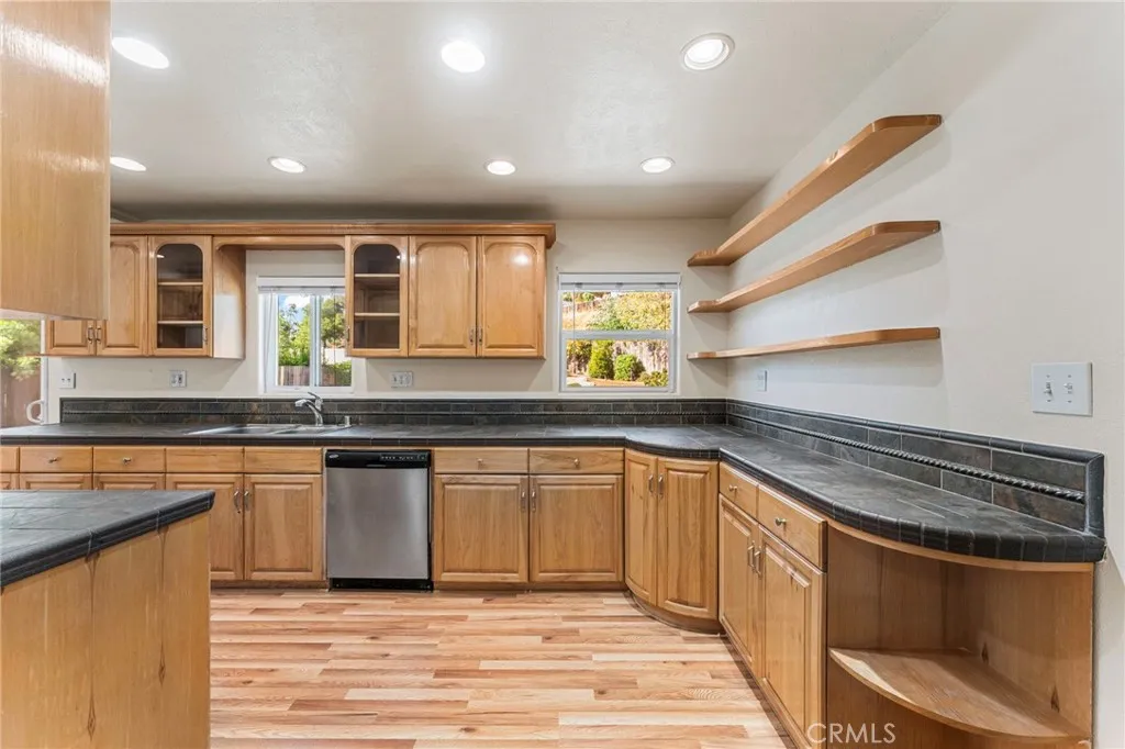 https://cdn.realtyfeed.com/cdn/127/306473281/6ab8898061d19d837028de9de6d9ffb0.webp