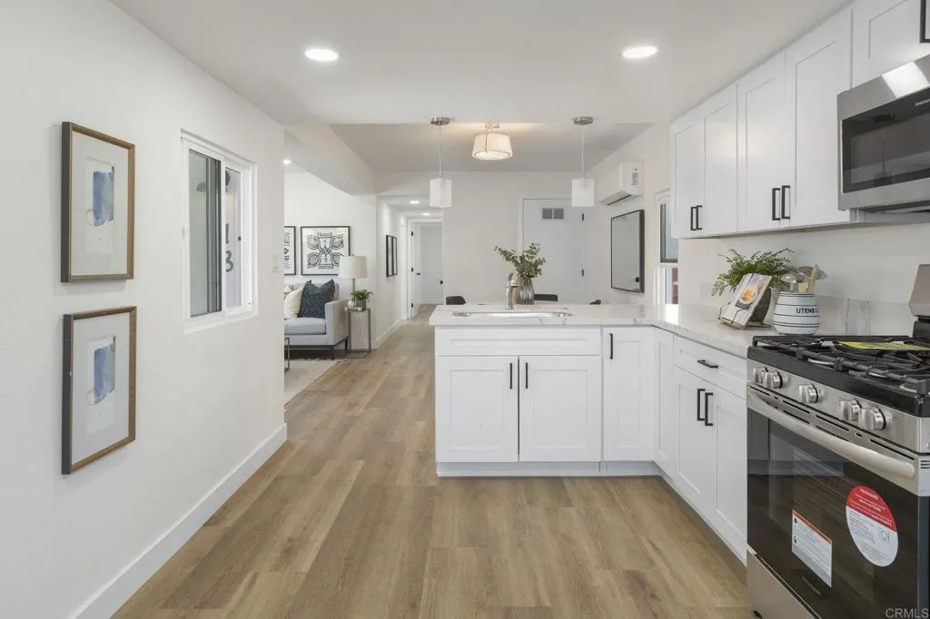 https://cdn.realtyfeed.com/cdn/127/306473447/d67d4bf0e317f686d4a661f513c89986.webp