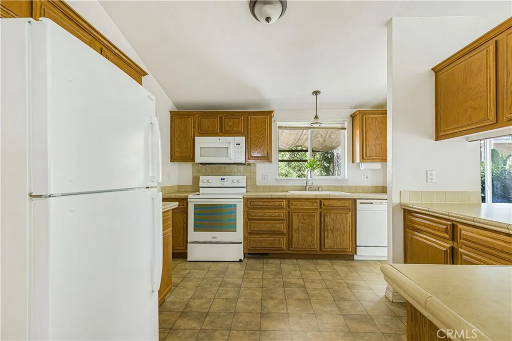 https://cdn.realtyfeed.com/cdn/127/306473517/0fe362ee010a21f3c54c84d61cdf4fd7.webp