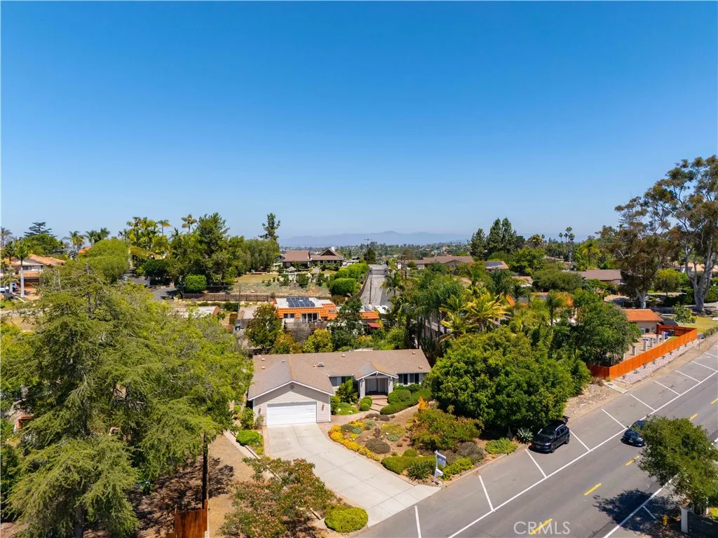 https://cdn.realtyfeed.com/cdn/127/306473517/577ff1ae796adf649dbe1a81e6ef464b.webp