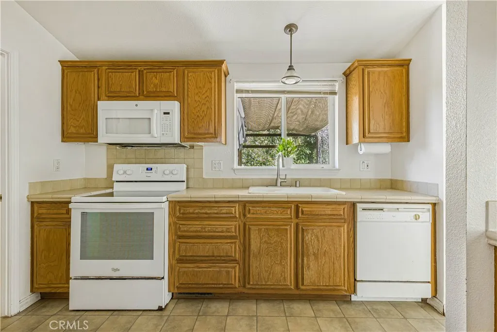 https://cdn.realtyfeed.com/cdn/127/306473517/a30a36e423ae45ec835ef3704f26c419.webp