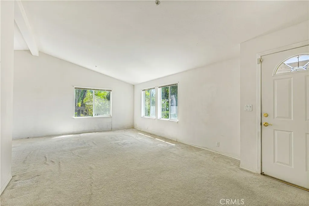 https://cdn.realtyfeed.com/cdn/127/306473517/a5266611b39b3a1bf8933377c25adb0d.webp