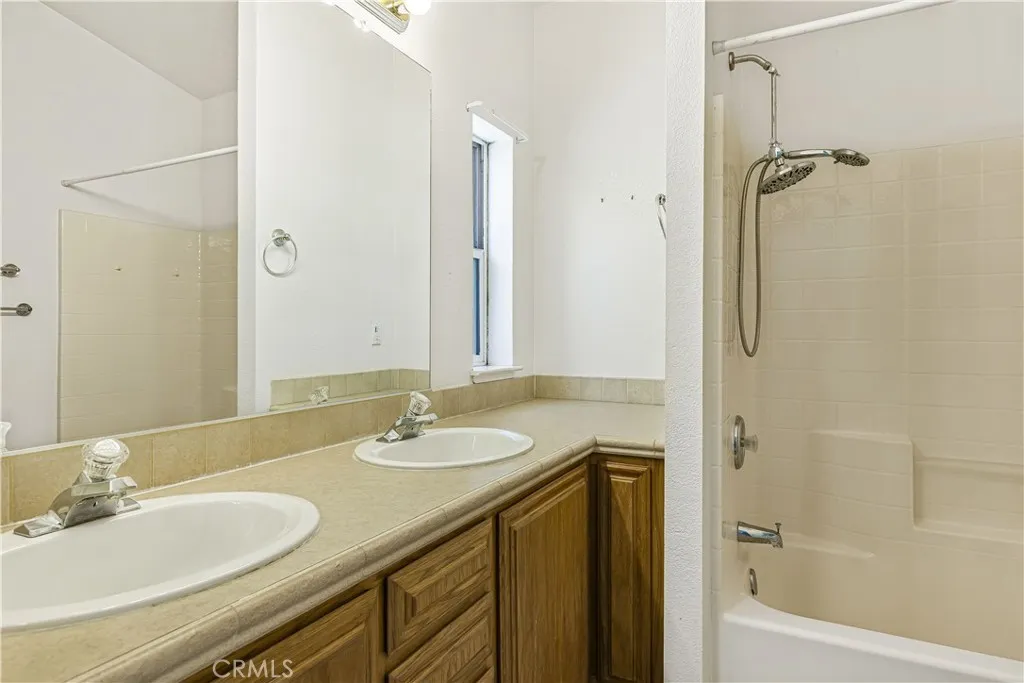 https://cdn.realtyfeed.com/cdn/127/306473517/cc1b55c2327f4be564c145ea597ac8c7.webp
