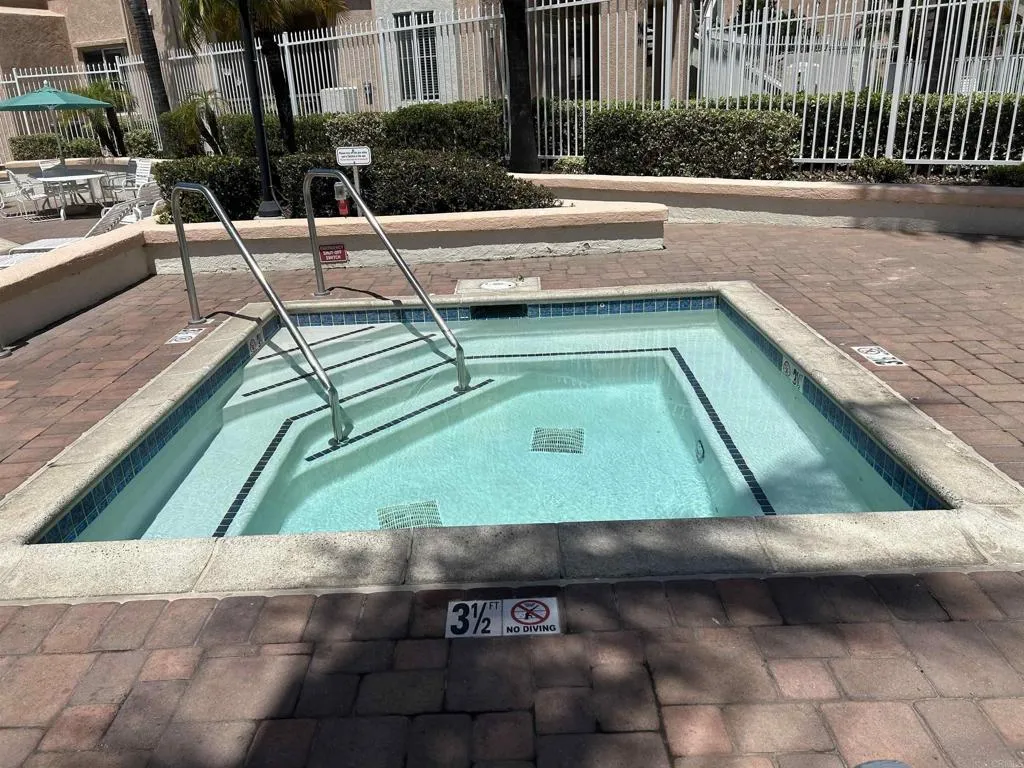 https://cdn.realtyfeed.com/cdn/127/306473608/51f93dc439f73cd62ad5980bfecc09b0.webp