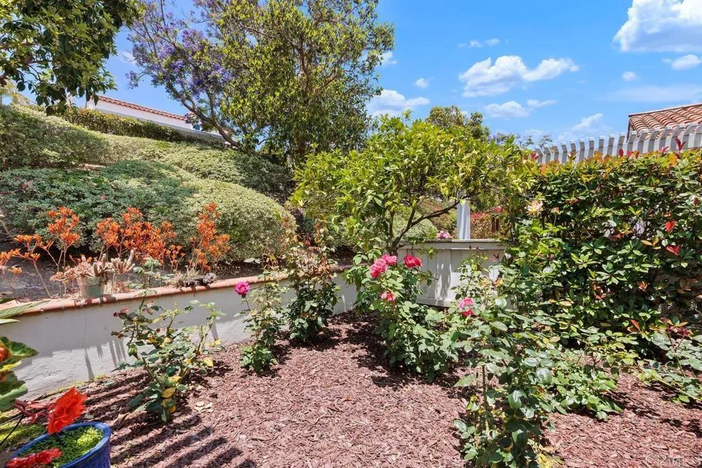 https://cdn.realtyfeed.com/cdn/127/306473676/a65392f70412227bce92483d505b99d9.webp