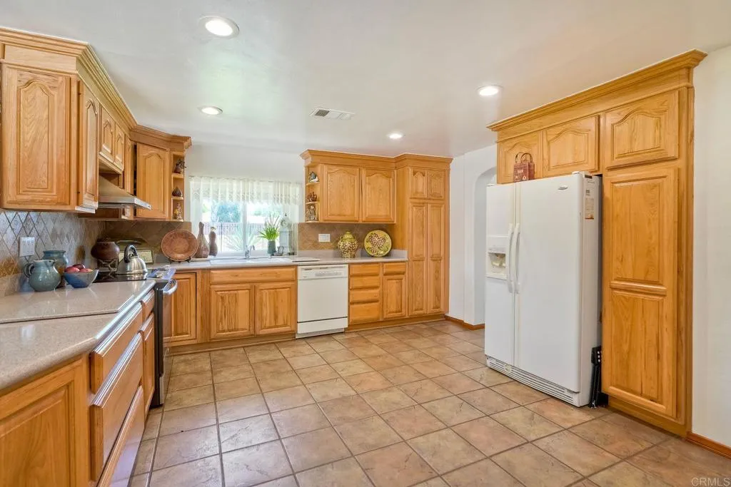 https://cdn.realtyfeed.com/cdn/127/306473854/319bf7a05fac91cadcdac7bbf133e683.webp
