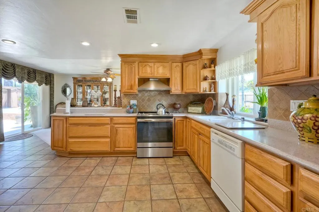 https://cdn.realtyfeed.com/cdn/127/306473854/bc82c0eeff50f5e178e769e936dc113c.webp