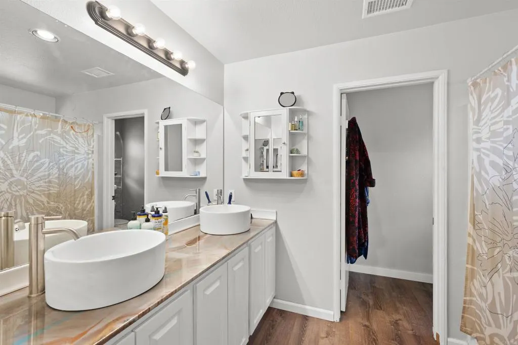 https://cdn.realtyfeed.com/cdn/127/306473905/b11791d8ecd542cf48e7b589f01653f6.webp