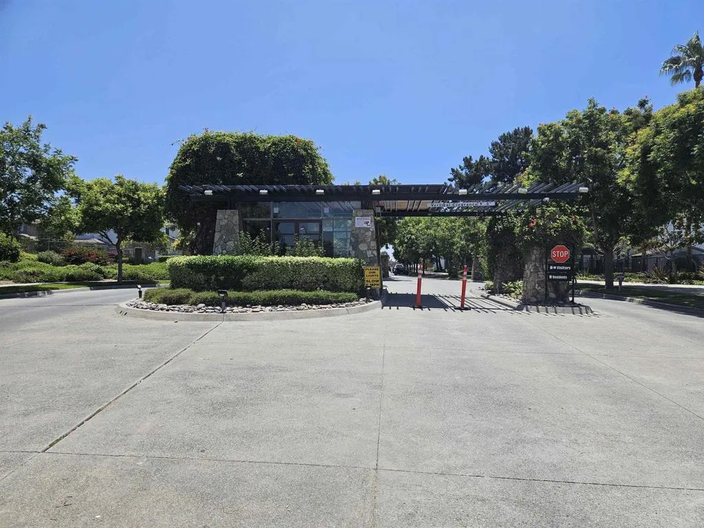 https://cdn.realtyfeed.com/cdn/127/306473905/cf1504094764e49022ad1aa0fe39d59a.webp