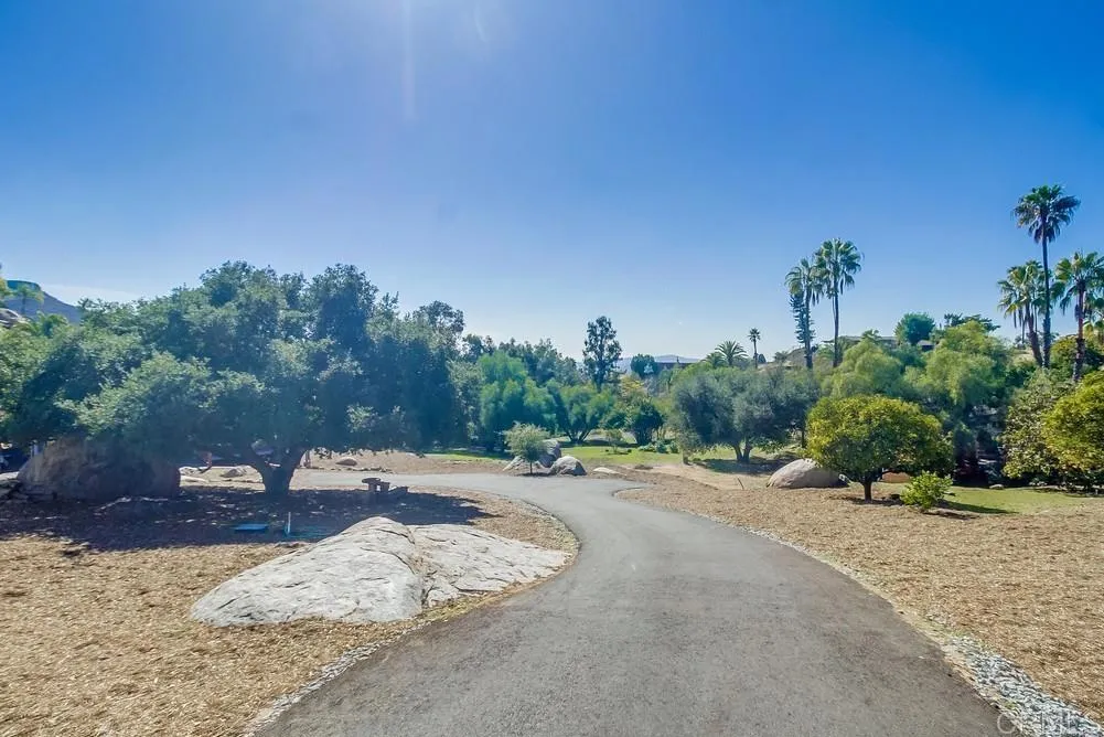 https://cdn.realtyfeed.com/cdn/127/306474121/64f2837389ebc8779b03d91a1818606c.webp