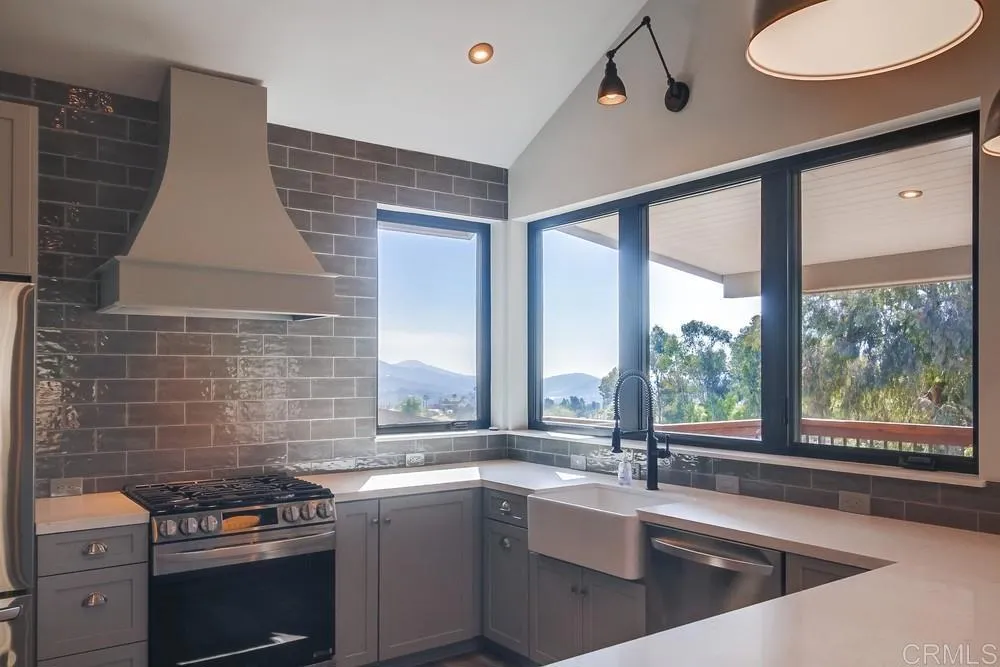 https://cdn.realtyfeed.com/cdn/127/306474121/98e9403e030a836697505e2fcfd9d7f7.webp