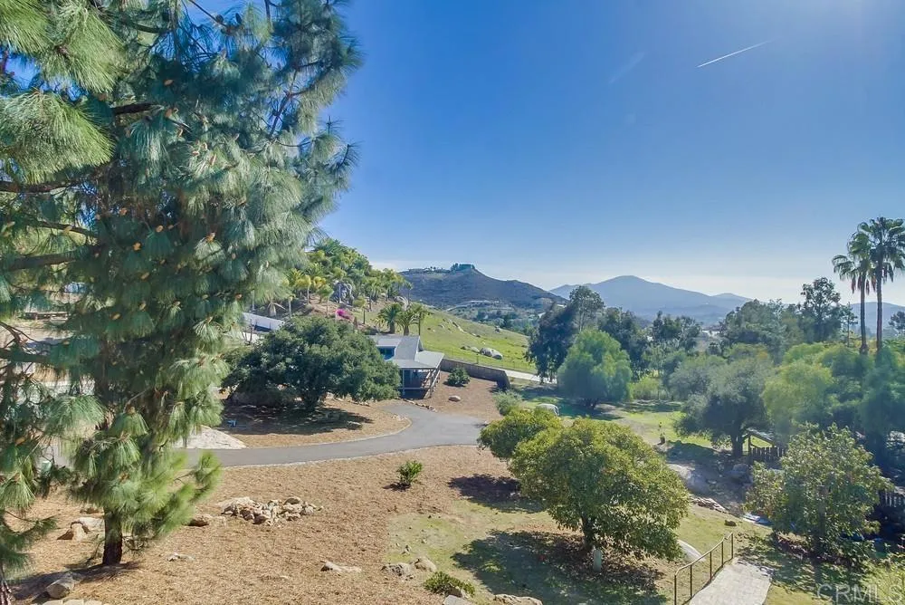 https://cdn.realtyfeed.com/cdn/127/306474121/db882b1389a81f7cf8dbe0a90538aa44.webp