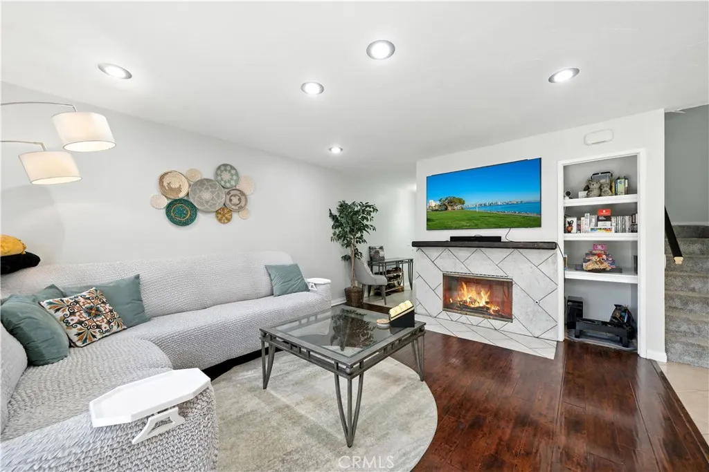 1465 E Lexington Ave Unit 4c
