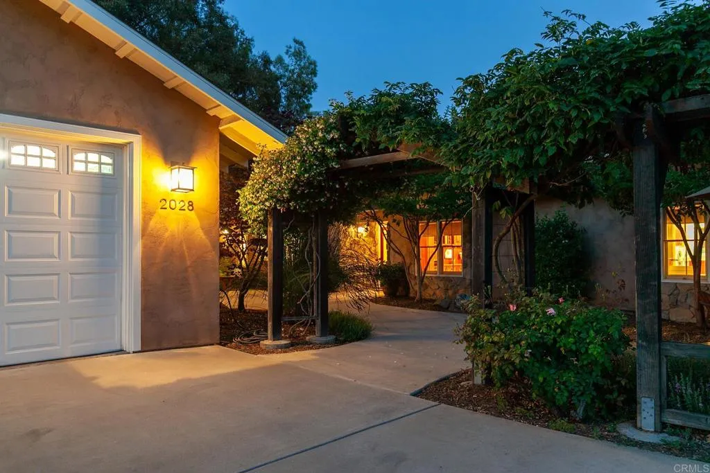 https://cdn.realtyfeed.com/cdn/127/306474215/21b1d4494480cc8d34fe5d60a053e2ff.webp