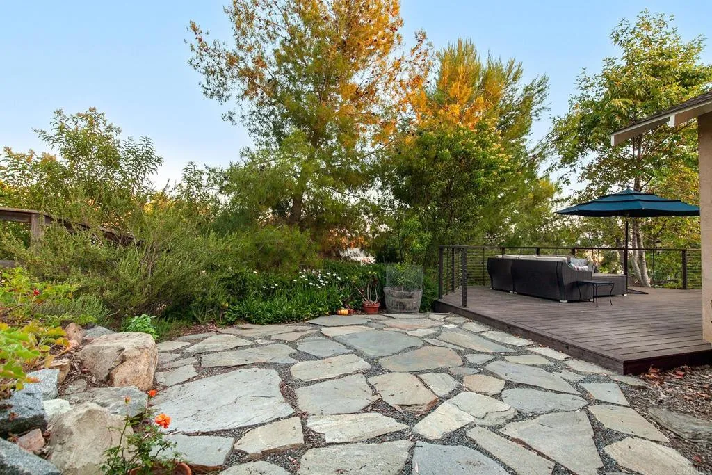 https://cdn.realtyfeed.com/cdn/127/306474215/841a6e30bf935690bb7c07fd707f3c0f.webp
