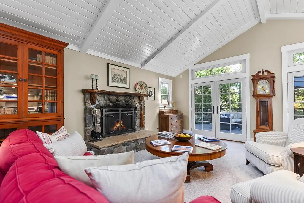 https://cdn.realtyfeed.com/cdn/127/306474215/e685ce1888daee835548b3976292990a.webp