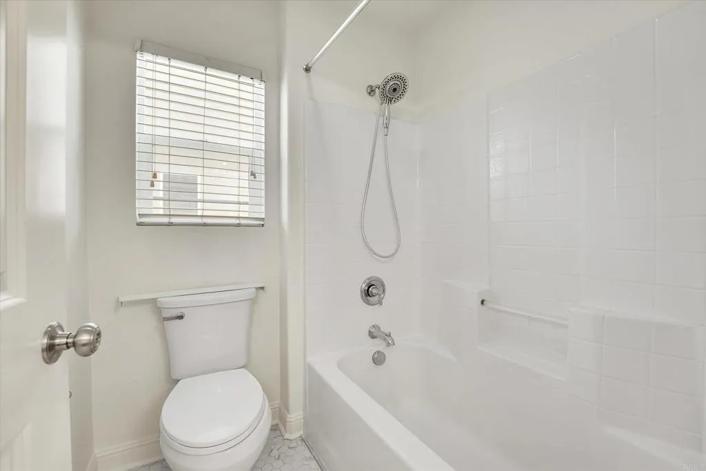 https://cdn.realtyfeed.com/cdn/127/306474485/00b46e82bdf613a62f27bb977799a850.webp