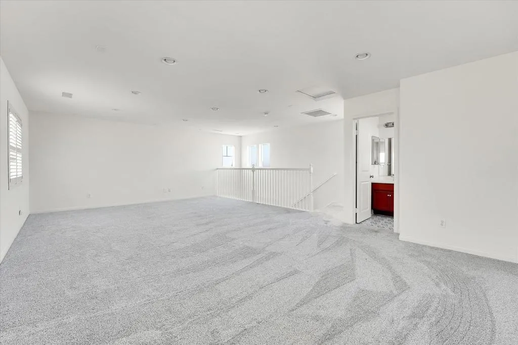 https://cdn.realtyfeed.com/cdn/127/306474485/031bf99d95b898f9962950f5ecae1f02.webp