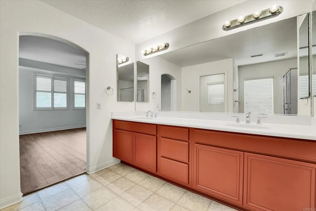 https://cdn.realtyfeed.com/cdn/127/306474485/646219707470062c2ac2f1a3a597e6ce.webp