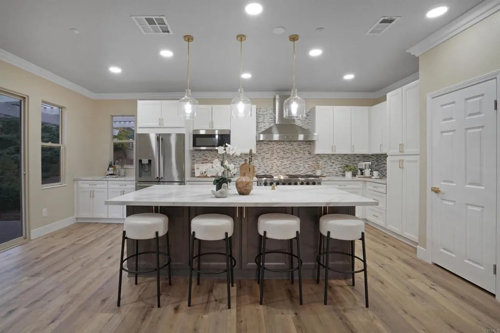 https://cdn.realtyfeed.com/cdn/127/306474580/375e61ec05a9177419294088da6b9632.webp