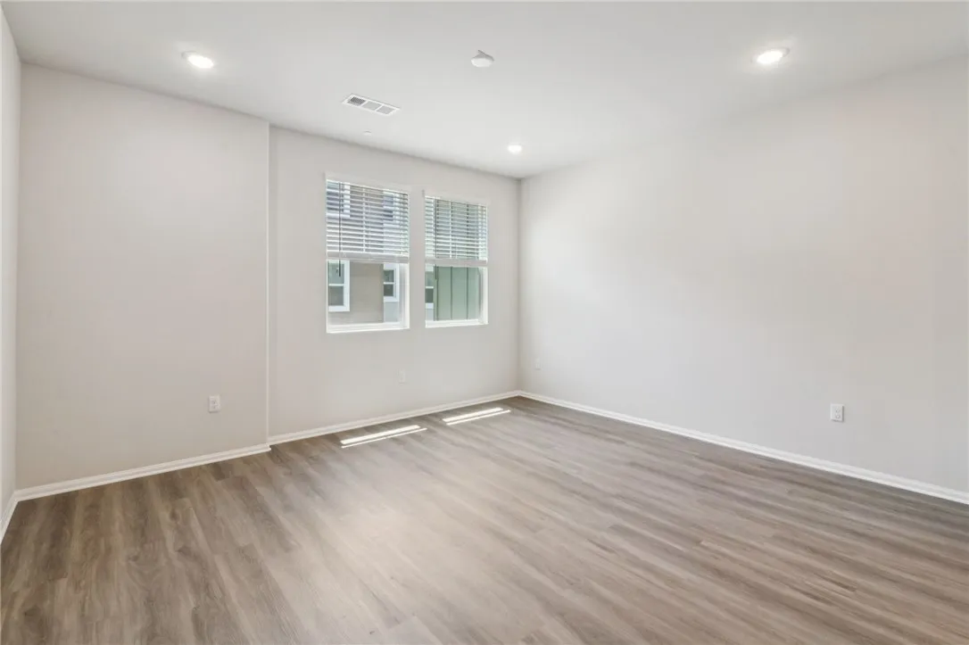 Photo #3: OC25137559 Listing 