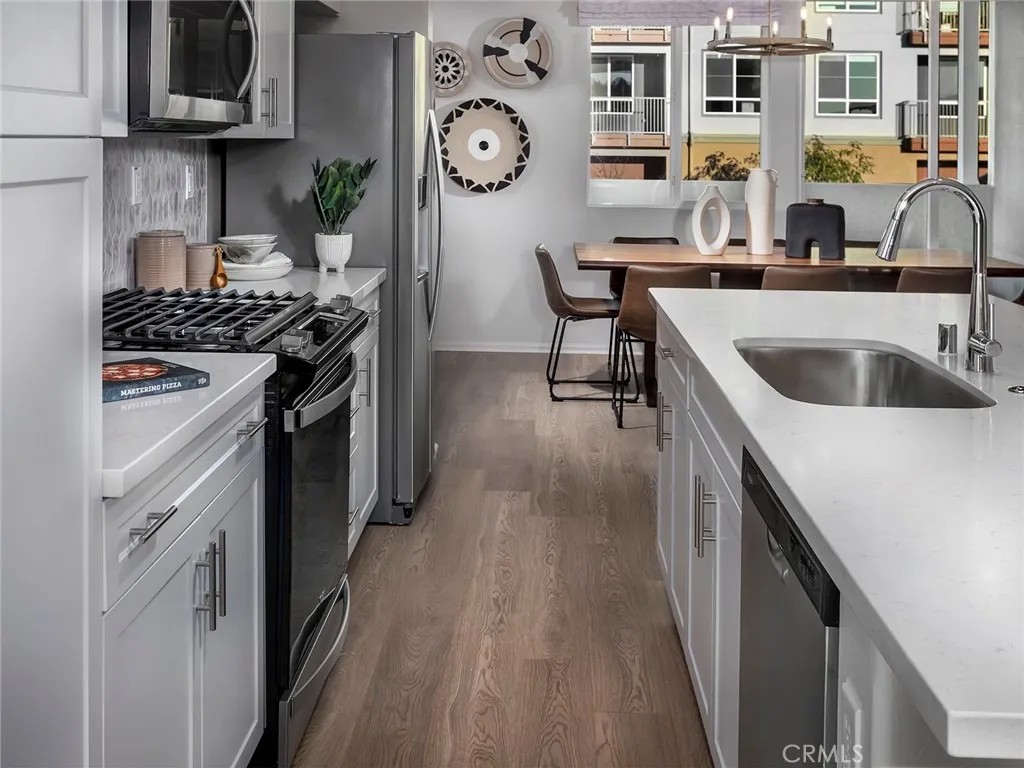 Photo #5: OC25137559 Listing 
