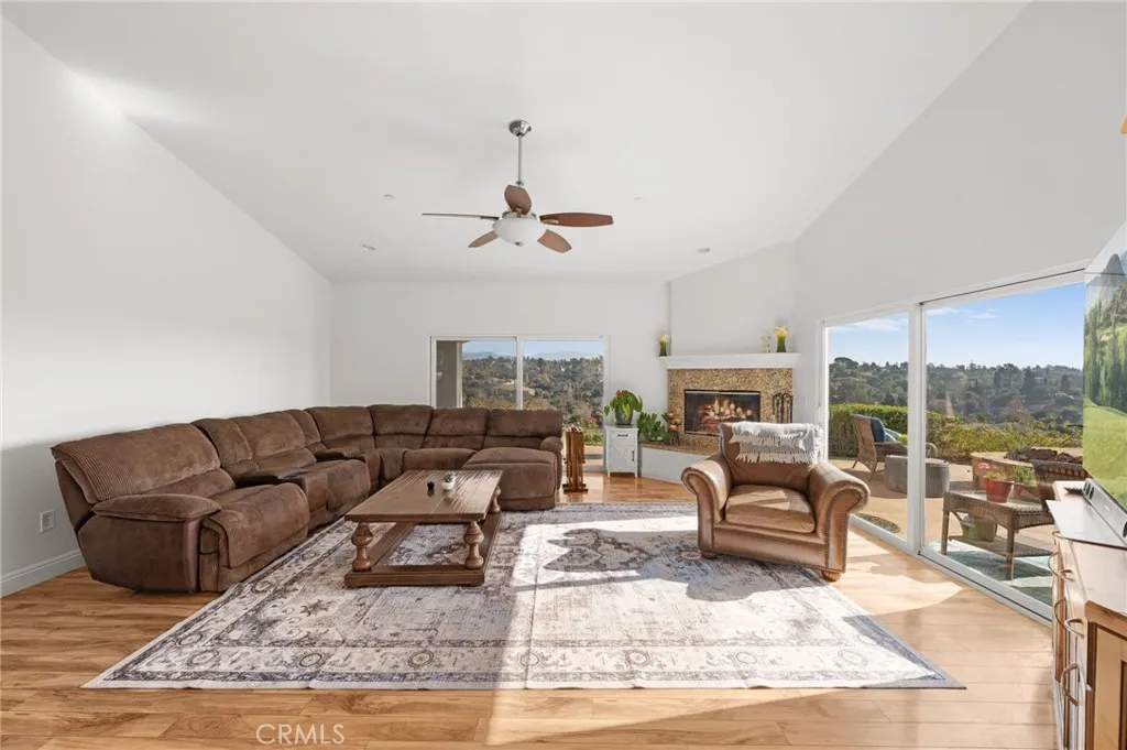 https://cdn.realtyfeed.com/cdn/127/306474739/2e2f74cbca2584116597e36156490f8a.webp