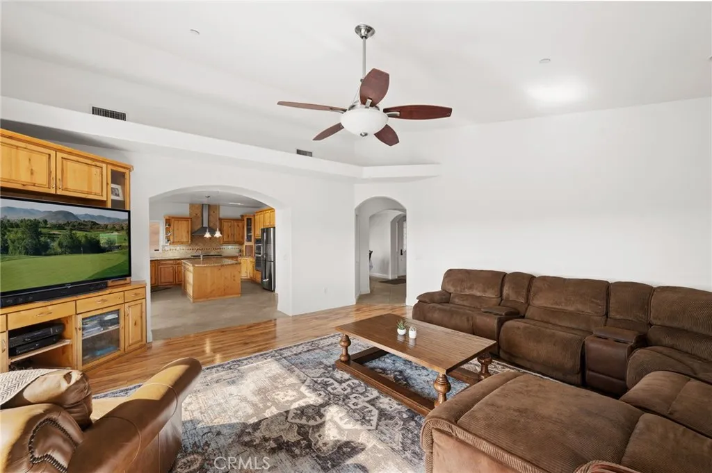 https://cdn.realtyfeed.com/cdn/127/306474739/5f60247cd32bdc2e2d4a2b8874aa84eb.webp
