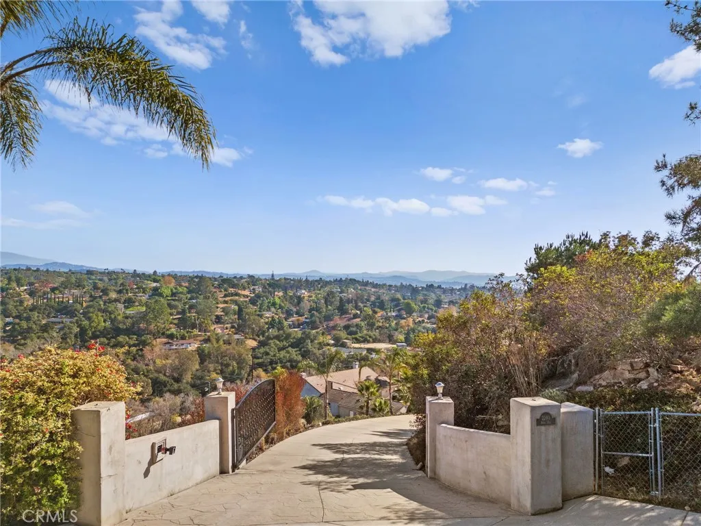 https://cdn.realtyfeed.com/cdn/127/306474739/7f391be7f999a0c4363ba7251b8c8b03.webp