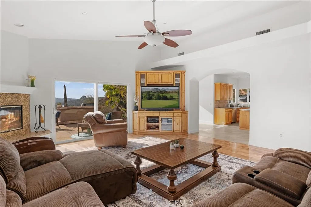 https://cdn.realtyfeed.com/cdn/127/306474739/a74d740907f7b6fc11ab678f0a208449.webp