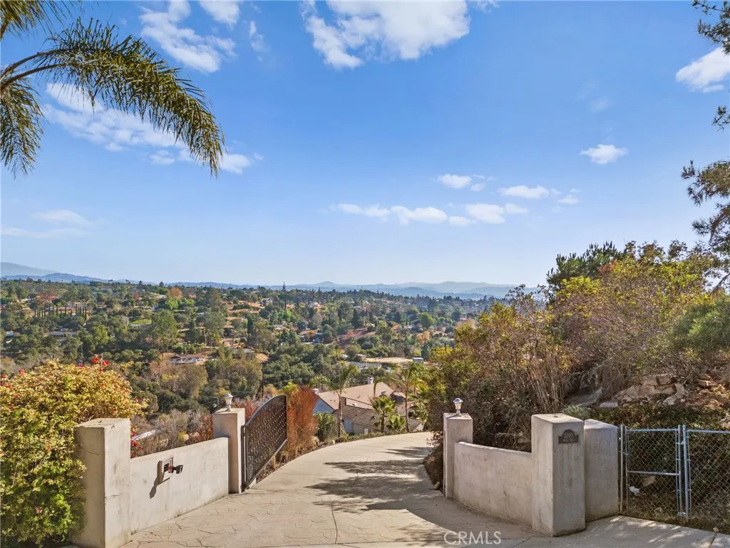 https://cdn.realtyfeed.com/cdn/127/306474739/dcd981b3538ec88935c42bf7b0b7069d.webp