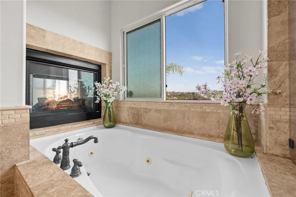 https://cdn.realtyfeed.com/cdn/127/306474739/e8251a2e32e16c3100be2de24a072984.webp