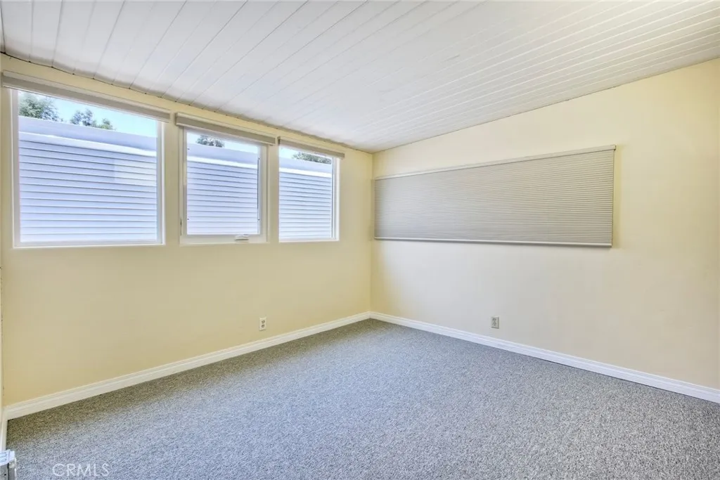 https://cdn.realtyfeed.com/cdn/127/306474740/26e10f1deb11d6b7c81061d5ef87b0ce.webp