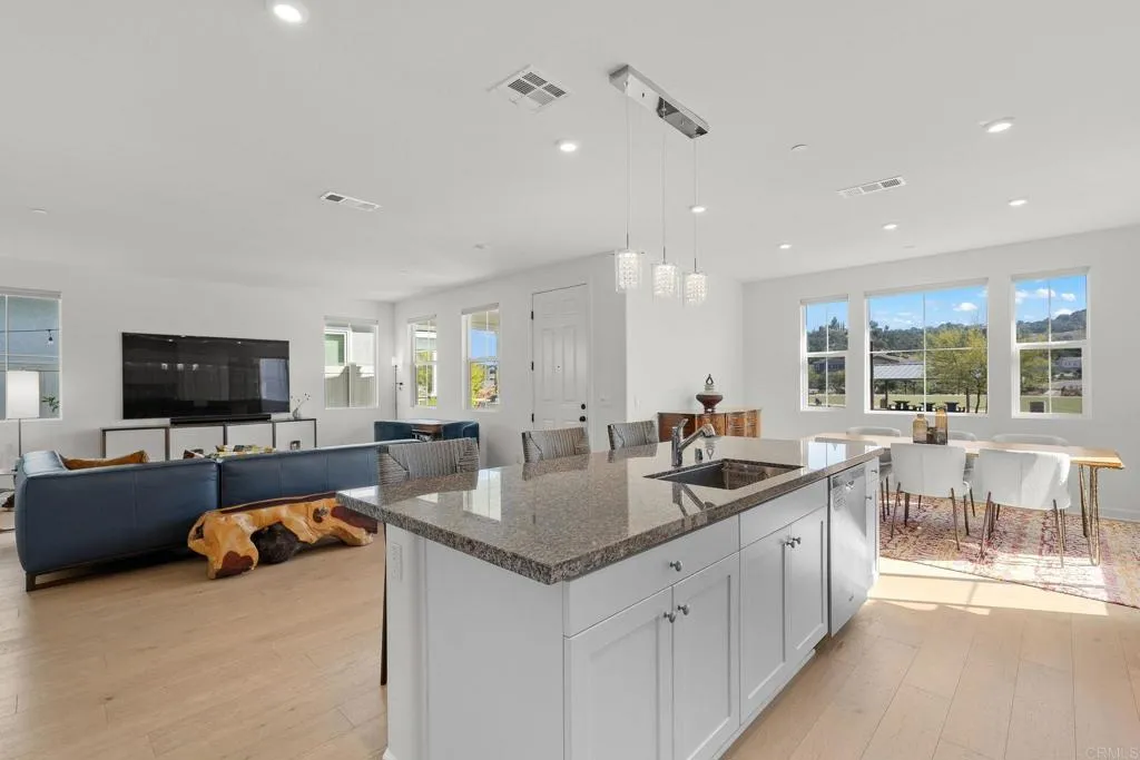 https://cdn.realtyfeed.com/cdn/127/306474790/b54837530dfa0aa9a0e95c44b4716a9a.webp