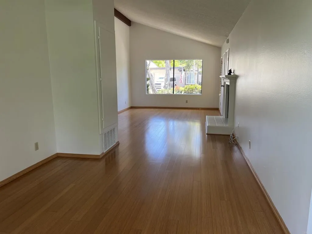 https://cdn.realtyfeed.com/cdn/127/306474874/08a52f534383a9f3c092405cfbf77c5b.webp