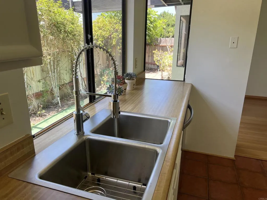 https://cdn.realtyfeed.com/cdn/127/306474874/c8d399509f126910f7d93be4faa62f8f.webp