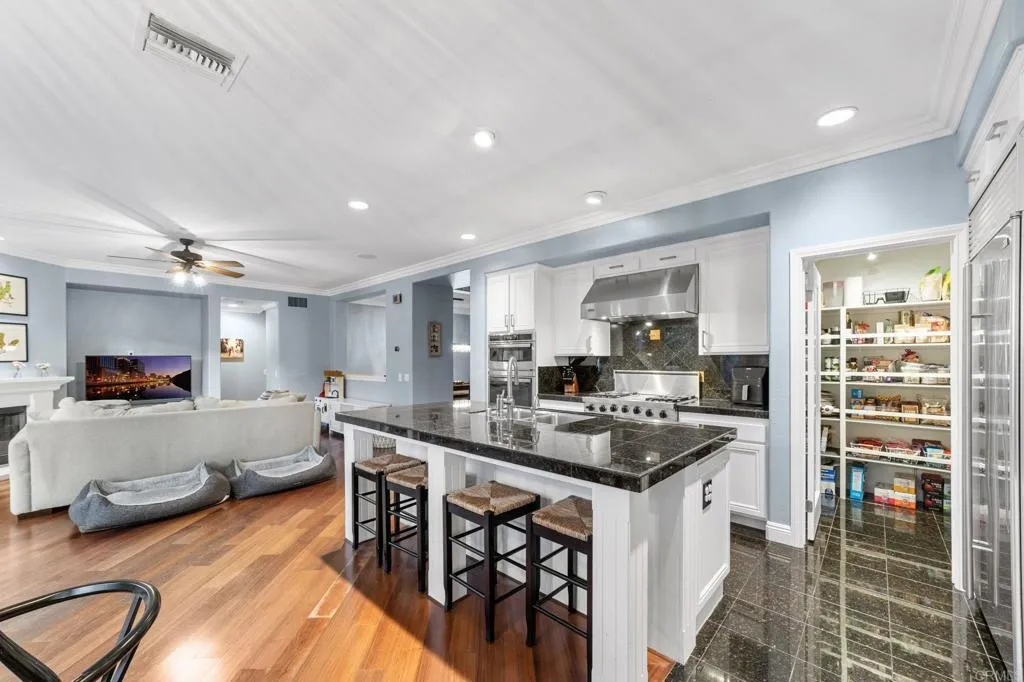https://cdn.realtyfeed.com/cdn/127/306475130/9003e93d3ba9b38a4b9b30a21c774173.webp