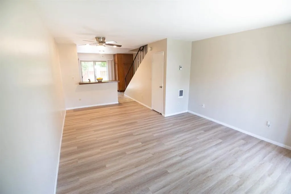 https://cdn.realtyfeed.com/cdn/127/306475148/7b8e9b803cfb919b8aa968d2e0e07c59.webp