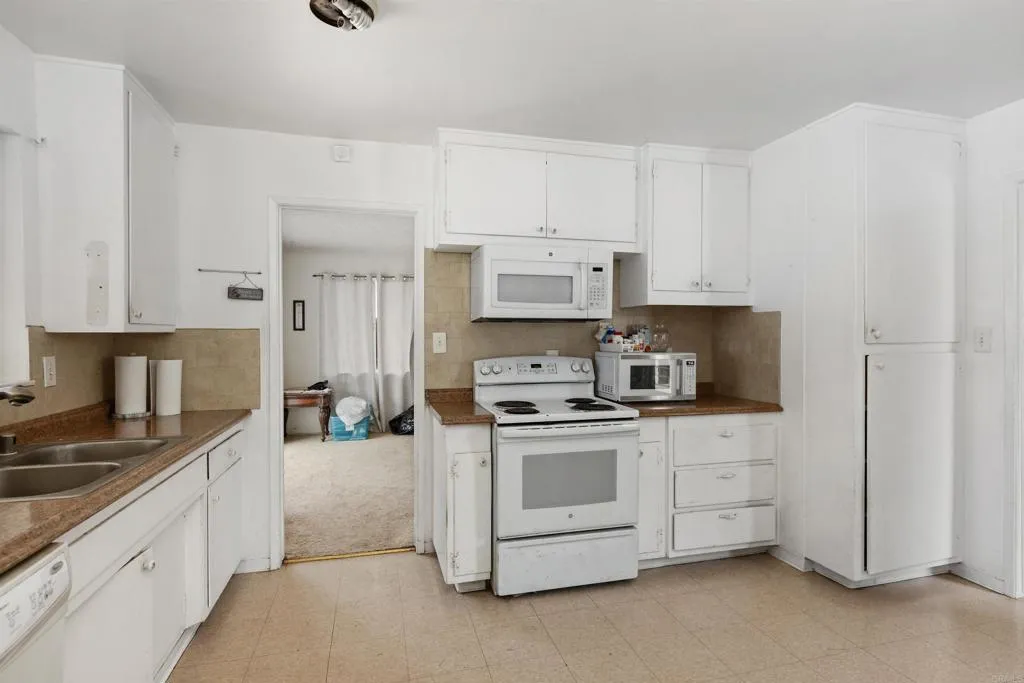 https://cdn.realtyfeed.com/cdn/127/306475235/4aba535ff6125af69ad61abef61c4b6f.webp