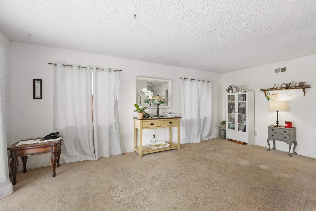 https://cdn.realtyfeed.com/cdn/127/306475235/f350960290ea41161ad511262dd952f1.webp