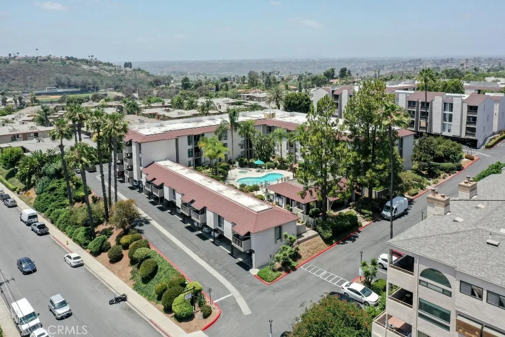More Details about MLS # OC25141550 : 6924 HYDE PARK DRIVE UNIT 106